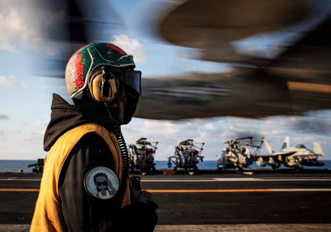 صورة تظهر نشاطا عسكريا أميركيا على حاملة الطائرات "جيرالد فورد" خلال عملية عسكرية مرتبطة بالهجوم على إيران، 2 مارس 2026