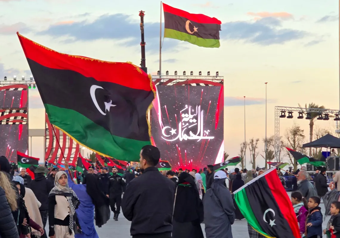 تجمع من الليبيين في ساحة الشهداء في العاصمة طرابلس لاحياء الذكرى 15 للثورة على نظام العقيد معمر القذافي في 17 فبراير 2026