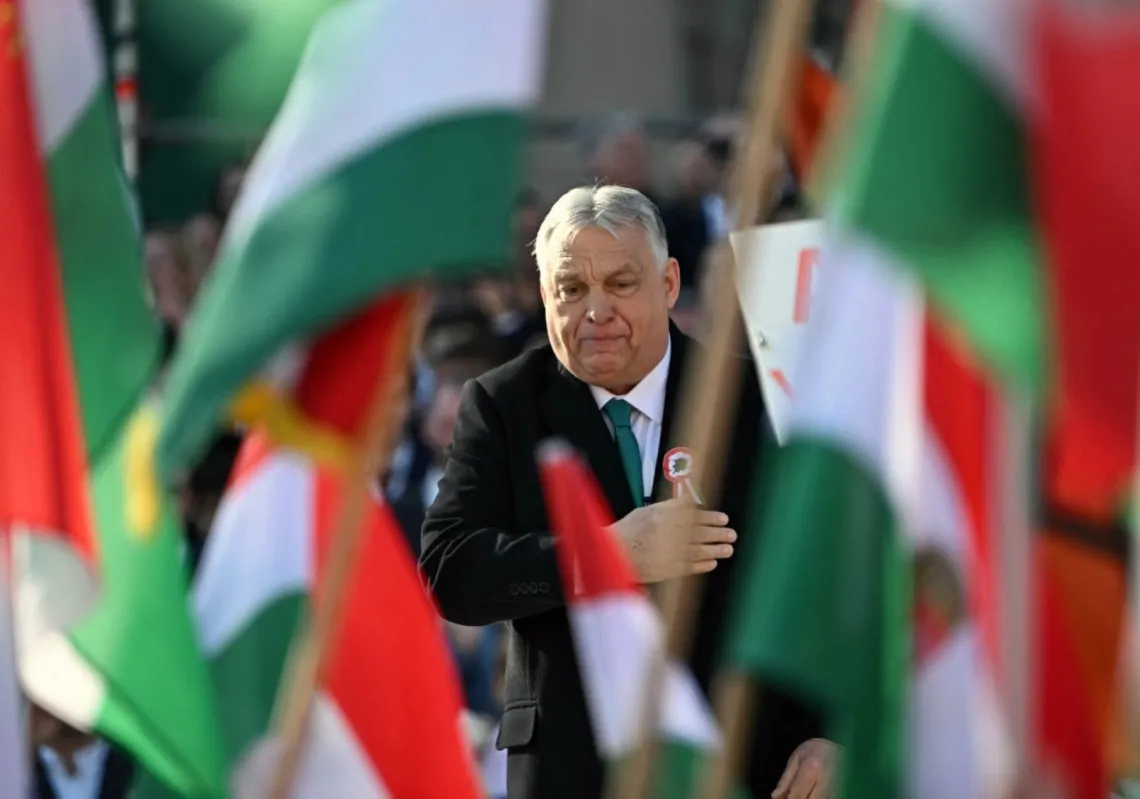 فيكتور أوربان يلقي كلمة خلال تجمع انتخابي في بودابست في ذكرى الثورة المجرية، 15 مارس 2026