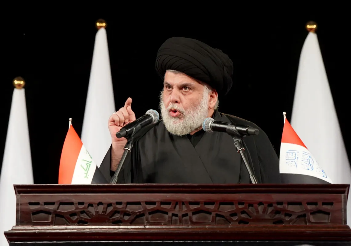 مقتدى الصدر يلقي كلمة في مدينة النجف جنوب العراق في الأول من مايو 2025