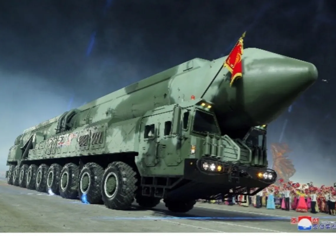 نموذج جديد من الصواريخ الباليستية العابرة للقارات (ICBM)، وهو صاروخ هواسونغ-18، نشرته  وكالة الأنباء المركزية الكورية الشمالية الرسمية في 28 يوليو 2023