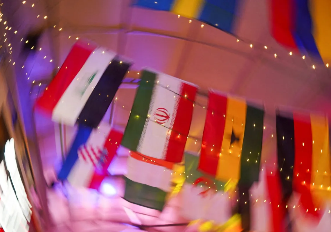 العلم الإيراني معلق في أحد الحانات بمدينة تيخوانا المكسيكية ضمن استعدادات كأس العالم 2026، 2 يونيو 2026