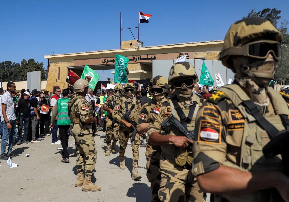 Egyptian army special forces soldiers deploy near the gate of the Egyptian side of the Rafah border crossing with the Gaza Strip in eastern North Sinai province on 20 October 2023.