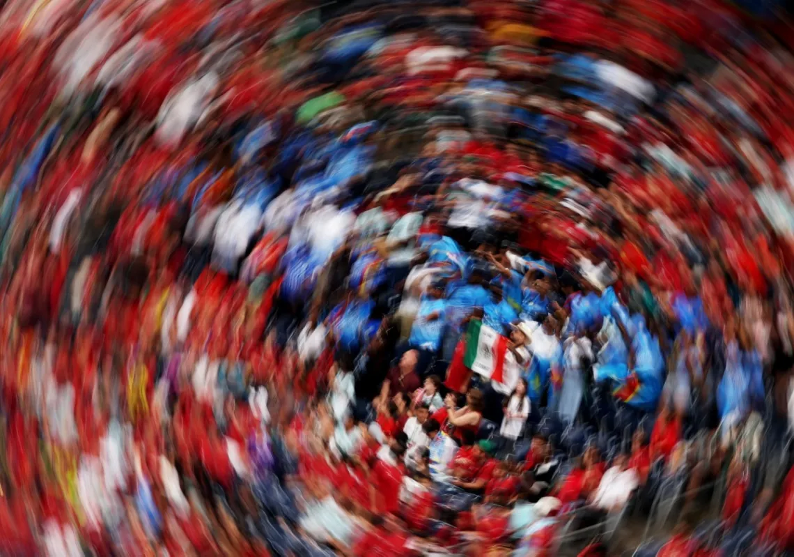 مشجع يحمل العلم المكسيكي خلال مباراة البرتغال وجمهورية الكونغو الديمقراطية في كأس العالم 2026، يوم 17 يونيو 2026