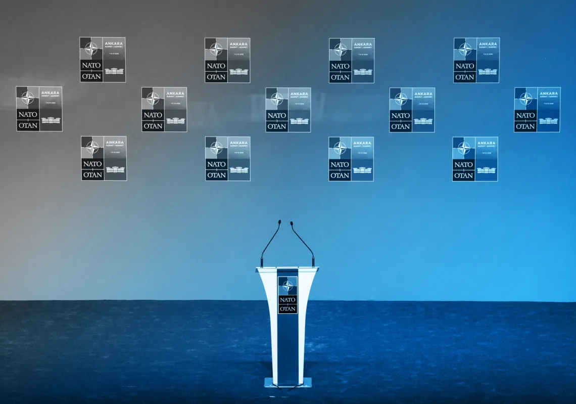 
لقطة لقاعة المؤتمرات الصحفية الرئيسية قبل يوم واحد من بدء قمة حلف "الناتو" في أنقرة، تركيا، في 6 يوليو 
