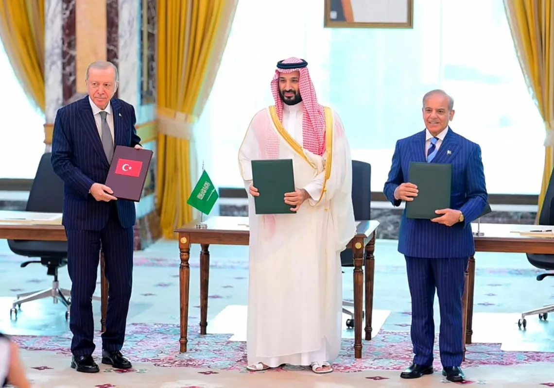 Saudi Crown Prince Mohammed bin Salman (C), Turkish President Recep Tayyip Erdogan (L) and Pakistani Prime Minister Shehbaz Sharif posing after signing the Mecca Joint Defence Agreement in Mecca, Saudi Arabia on 7 August, 2026.