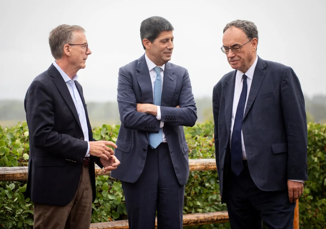 Federal Reserve Board Governor Kevin Warsh speaks with Bank of England Governor Andrew Bailey and Bank of Canada Governor Tiff Macklem during the annual economic policy symposium in Jackson Hole, Wyoming, on 28 August, 2026.