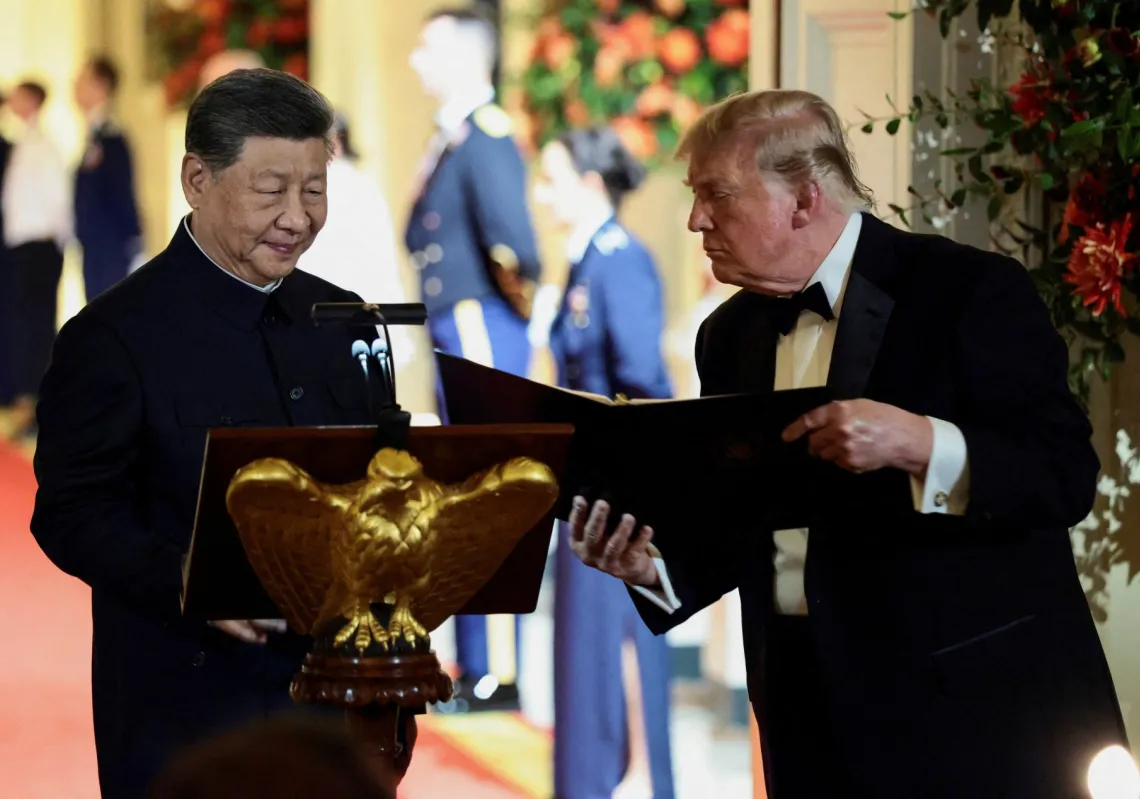 الرئيس الأميركي دونالد ترمب والرئيس الصيني شي جينبينغ قبل أن يلقي شي كلمة خلال مأدبة عشاء رسمية في البيت الأبيض بواشنطن العاصمة، في 24 سبتمبر 2026