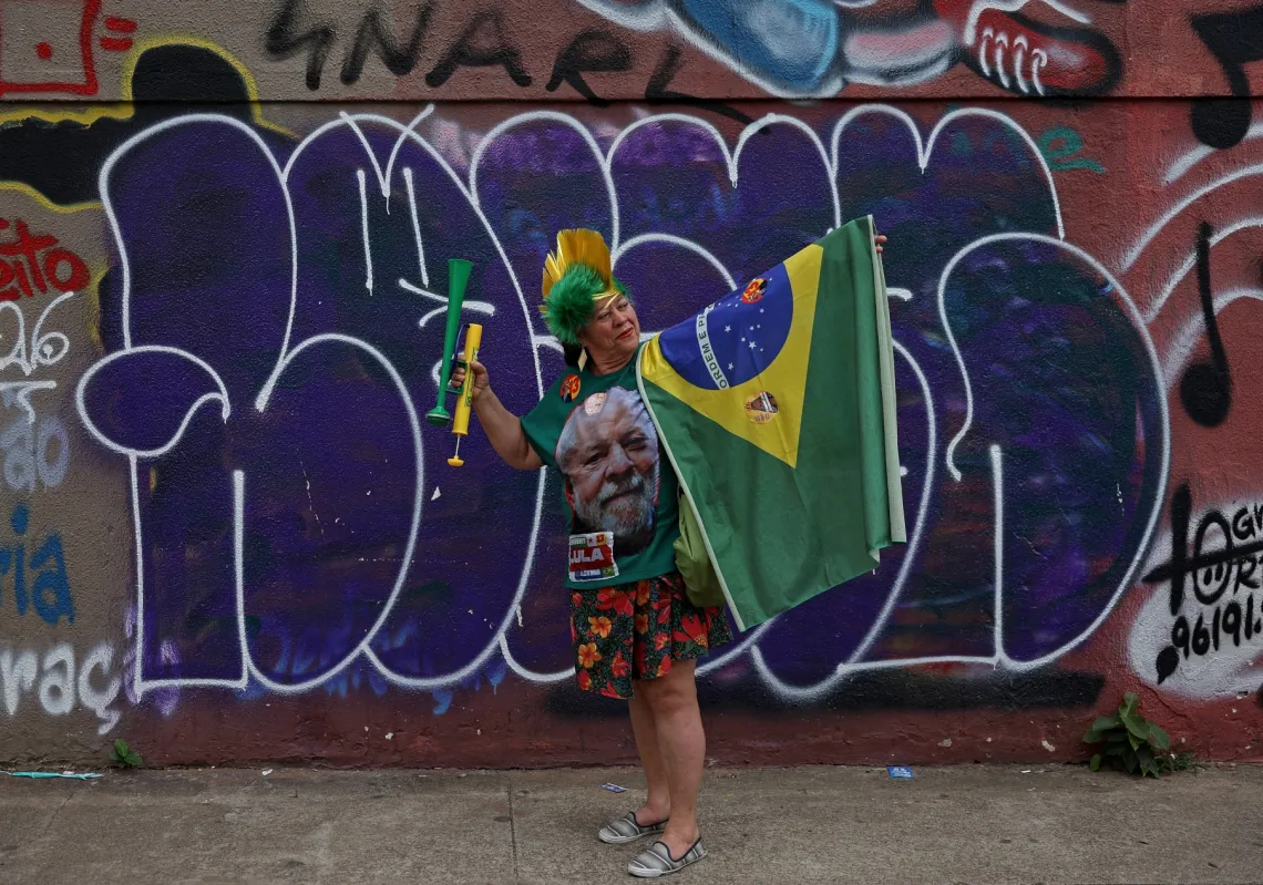 A supporters of Brazilian President Luiz Inacio Lula da Silva holds a Brazilian flag after a closing campaign rally, one day before the general election, in Sao Paulo, on 3 October, 2026.