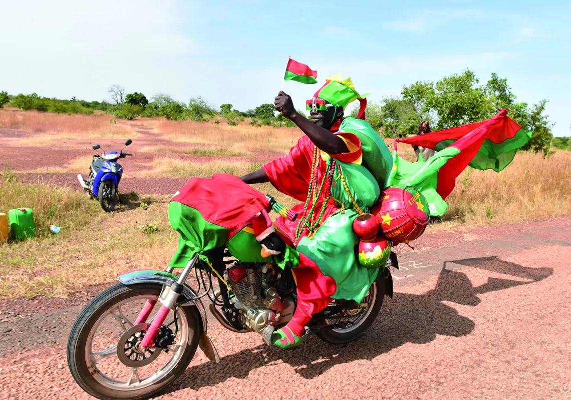 A cycling fan passes on October 30, 2018 near the Yako village, near Ouahigouya, northen Burikna Faso, after taking part in the 5th stage of the Burkina Faso's cycling tour. (Getty)